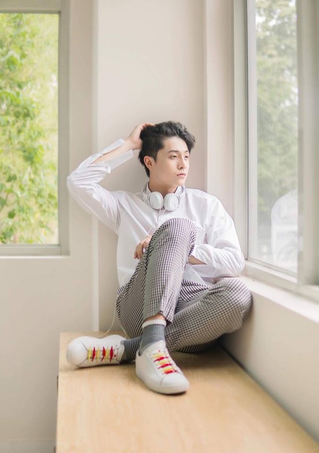 Vẻ điển trai 'soái ca' của Harry Lu - 'tình cũ' Hoàng Thuỳ Linh ảnh 7