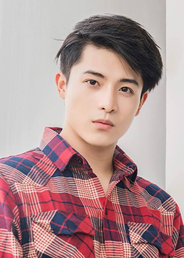 Vẻ điển trai 'soái ca' của Harry Lu - 'tình cũ' Hoàng Thuỳ Linh ảnh 4