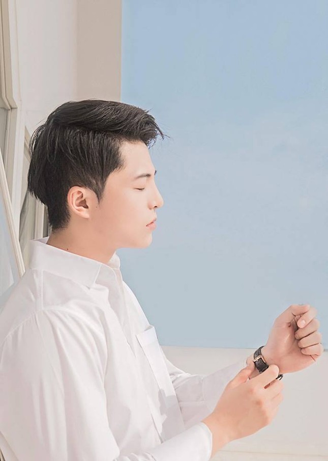 Vẻ điển trai 'soái ca' của Harry Lu - 'tình cũ' Hoàng Thuỳ Linh ảnh 6