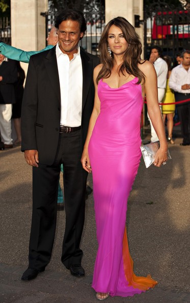 Mỹ nhân không tuổi Elizabeth Hurley khoe thể hình nóng bỏng ở tuổi 53 ảnh 3