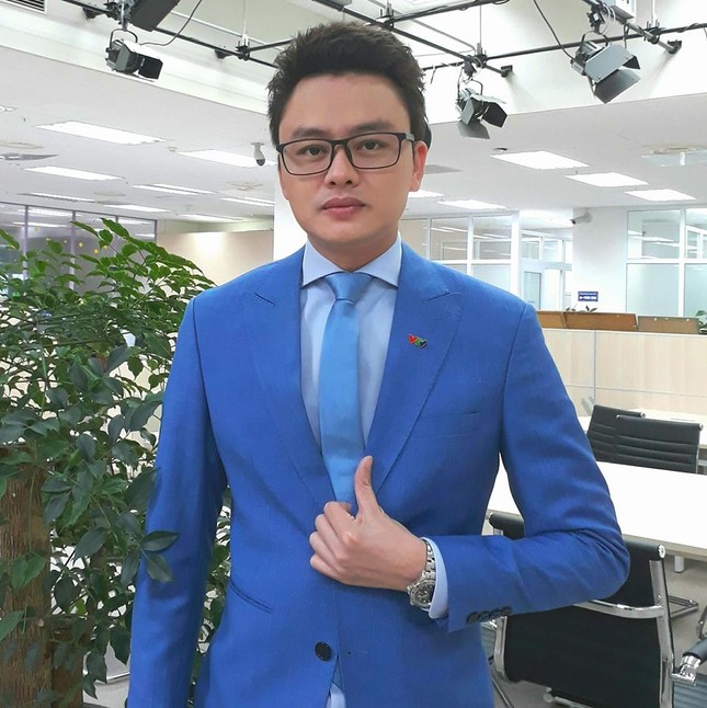 BTV Hữu Bằng chia sẻ về công việc, tiết lộ mối tình đầu năm lớp 8 ảnh 3