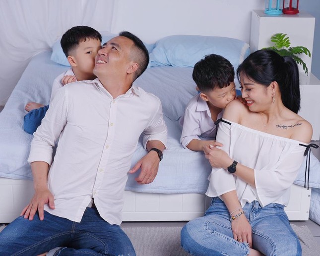 Bất ngờ hôn phu của MC Hoàng Linh từng đóng 'Phía trước là bầu trời' ảnh 6