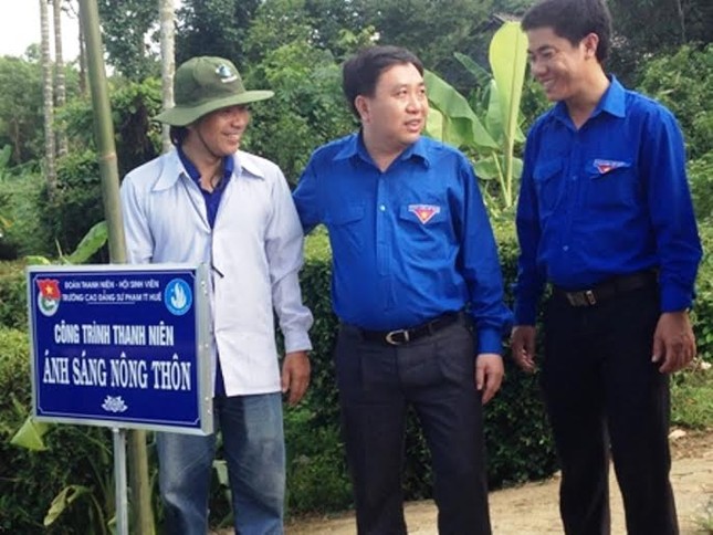 Bí thư T.Ư Đoàn động viên thanh niên tình nguyện tại TT-Huế ảnh 1