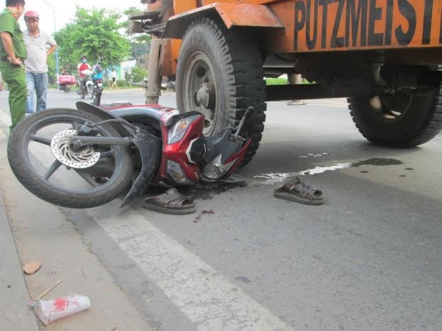 Quốc lộ 1A kẹt cứng vì tai nạn liên hoàn ảnh 2