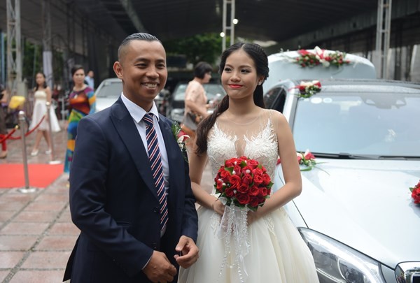 Chí Anh đi xe hơn 7 tỷ đồng đón dâu ảnh 4