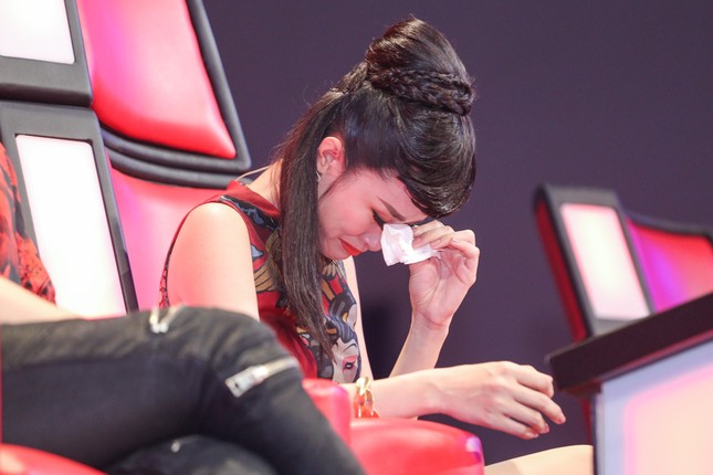 Khán giả ‘sốc’ khi Đông Nhi, Tóc Tiên, Noo Phước Thịnh ngồi ghế nóng The Voice 2017 ảnh 4