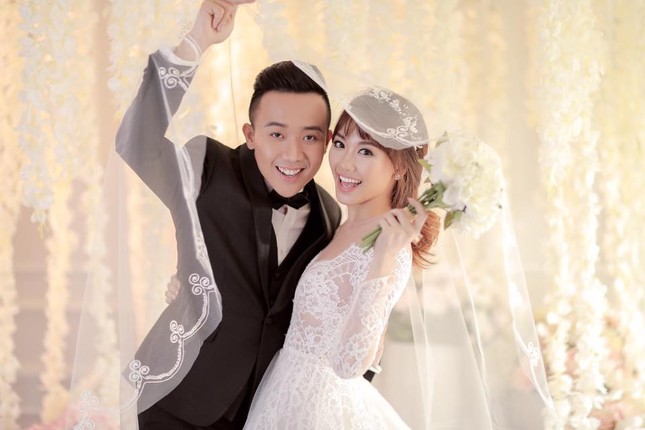 Trấn Thành khoe trọn bộ ảnh cưới ‘khó đỡ’ ảnh 1