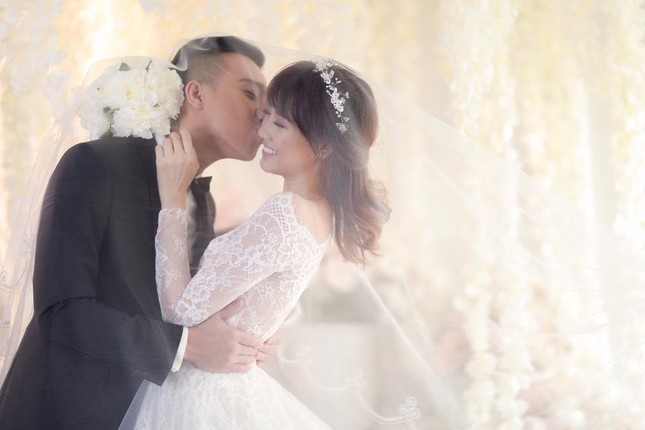 Trấn Thành khoe trọn bộ ảnh cưới ‘khó đỡ’ ảnh 2