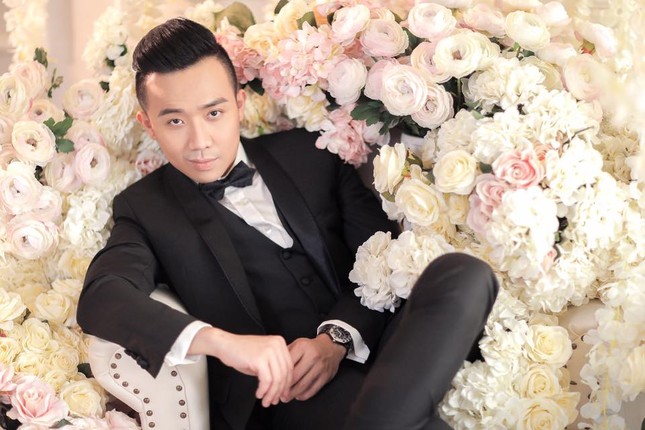 Trấn Thành khoe trọn bộ ảnh cưới ‘khó đỡ’ ảnh 6
