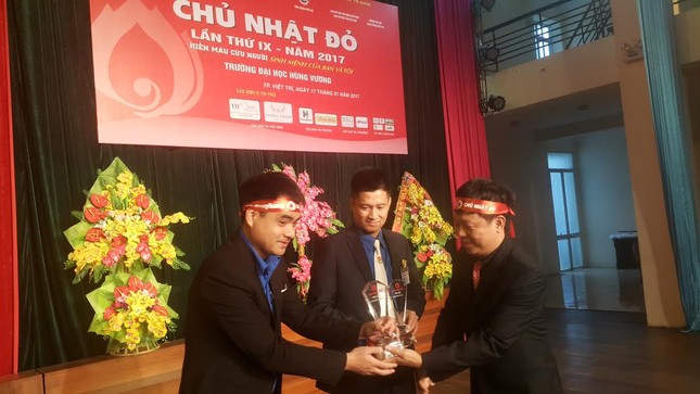 Náo nhiệt Chủ Nhật Đỏ trên Đất Tổ ảnh 1
