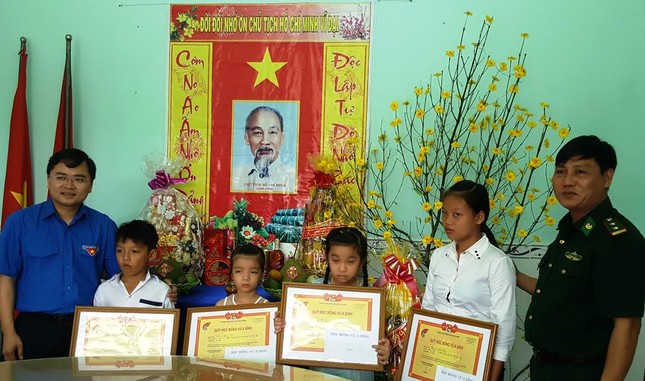 T.Ư Đoàn mang Tết đến vùng xa Cà Mau ảnh 1