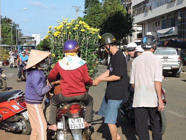 Đắk Lắk: Chợ hoa Tết ế ẩm ảnh 4