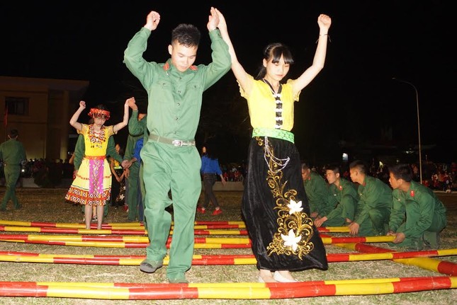 Đêm dạ hội lung linh của tuổi trẻ Quân đội ảnh 10