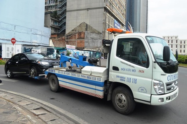 Tiếp tục đòi vỉa hè: Quận 1 đập tường trước trụ sở Bộ Công Thương, cẩu xe VTV ảnh 11