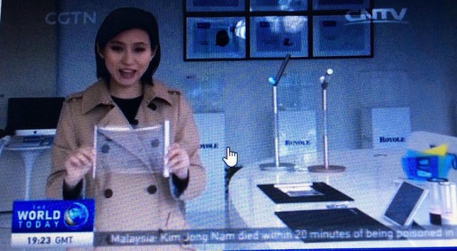 Trung Quốc ra mắt điện thoại bẻ cong, bàn phím mỏng như tờ giấy ảnh 1