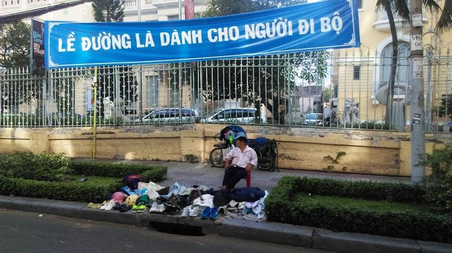 Nhức mắt với cảnh xả rác, tiểu bậy ở Sài Gòn ảnh 3