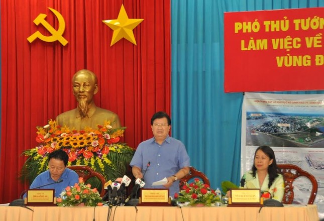 Phó Thủ tướng Trịnh Đình Dũng làm việc các tỉnh ĐBSCL về sạt lở ảnh 1