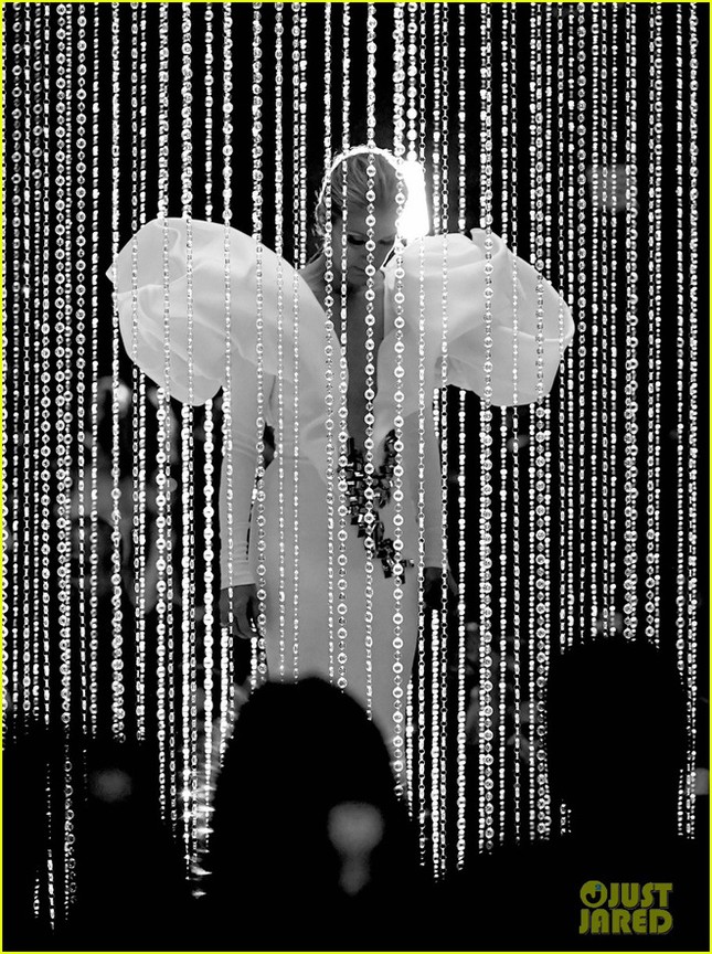 Celine Dion gây ‘bão’ khi hát lại ‘My heart will go on’ sau 20 năm ảnh 1