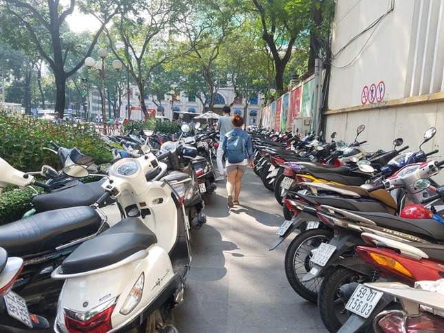 Ông Đoàn Ngọc Hải 'xử lý' bãi xe bên cạnh UBND quận 1 ảnh 1