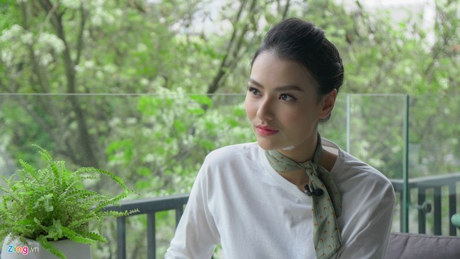 Showbiz 19/3: Hồng Quế nhận tiền đại gia năm 17 tuổi và... hối hận ảnh 4