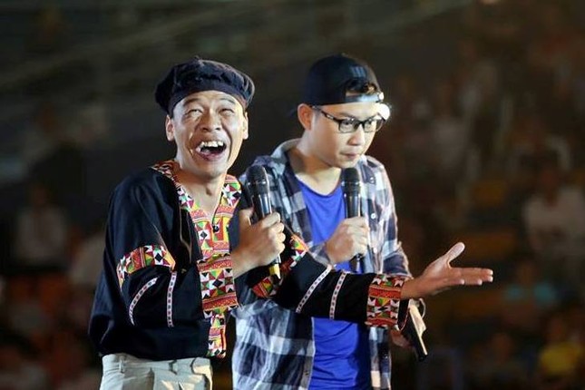 Showbiz 28/3: Thấy Hà Hồ và Kim Lý tình tứ, Hương Giang Idol lên tiếng ảnh 3