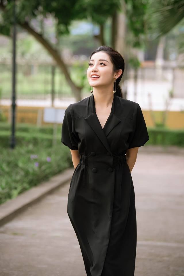 Huyền My truyền cảm hứng cho các nữ sinh đăng ký thi Hoa hậu VN ảnh 4