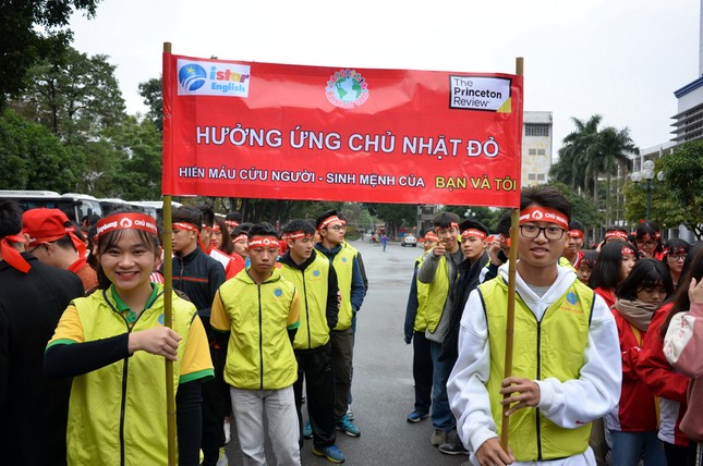 Màu áo xanh ở Chủ nhật Đỏ ảnh 1