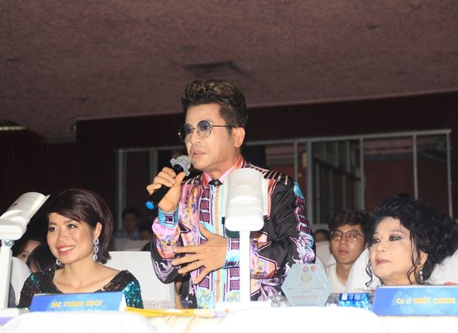 Showbiz 22/4: Lộ ảnh Á hậu Hoàng Thùy hẹn hò diễn viên Rocker Nguyễn? ảnh 6