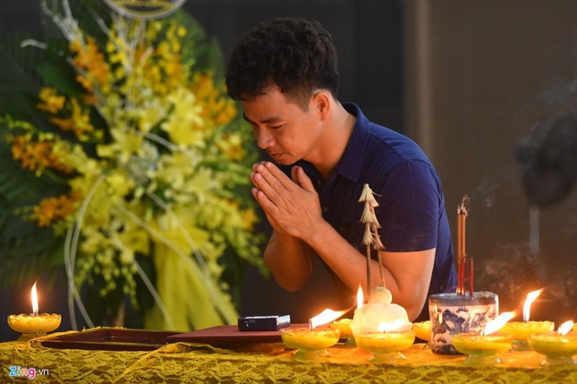 Nghệ sĩ Xuân Bắc nghẹn ngào trong lễ tang người mẫu Như Hương ảnh 1
