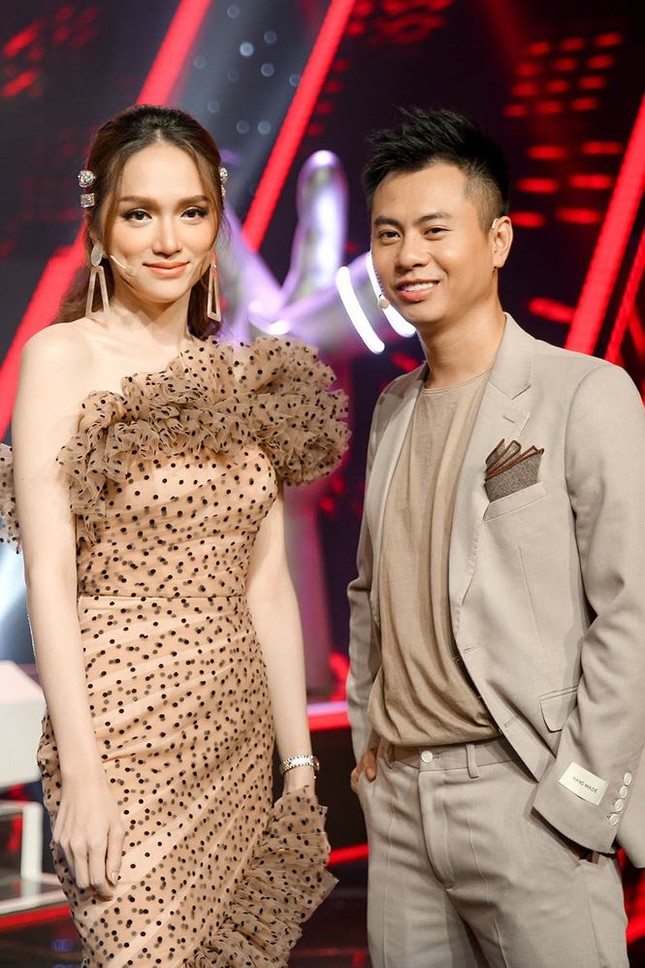 Showbiz 13/6: Tiết lộ quà cưới đặc biệt mà MC Thanh Bạch tặng Phí Linh ảnh 2
