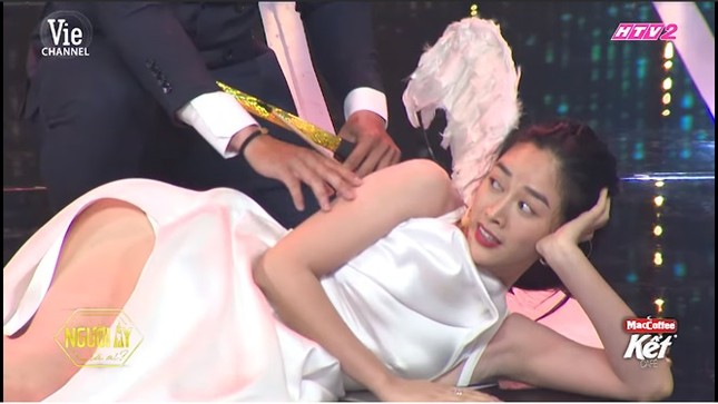 Showbiz 8/7: Phát thanh viên của đài SBS bị bắt khi chụp lén dưới váy phụ nữ ảnh 2