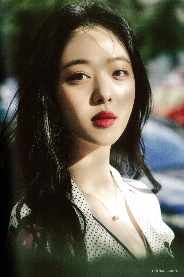 Từng có ý định tử tự vì tin đồn, Hồ Ngọc Hà xót xa trước cái chết của Sulli ảnh 1