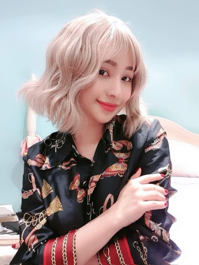 Showbiz 22/10: Lộ ảnh Quang Lê thân mật với vợ cũ của Hồ Quang Hiếu ảnh 1