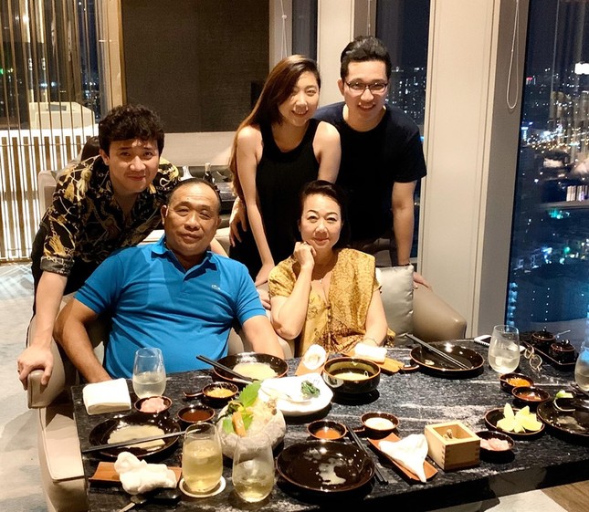 Showbiz 22/10: Lộ ảnh Quang Lê thân mật với vợ cũ của Hồ Quang Hiếu ảnh 4