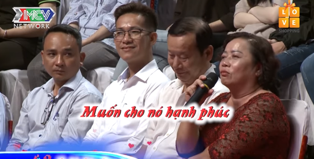 Chàng trai 33 tuổi không dám hẹn hò vì mặc cảm, bật khóc trên truyền hình ảnh 4