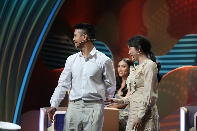 Showbiz 16/10: Bị so sánh với Thủy Tiên, Trang Trần đáp trả cực ‘gắt’ ảnh 3