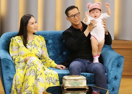 Showbiz 14/2: Lộ ảnh Hòa Minzy và con trai? ảnh 7