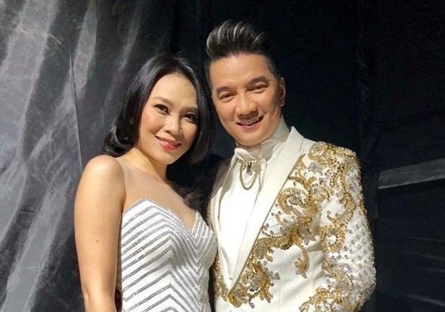 Showbiz 22/2: Hoa hậu Đỗ Thị Hà lên tiếng vụ từ chối đồng nghiệp nam ôm eo trên thảm đỏ ảnh 2
