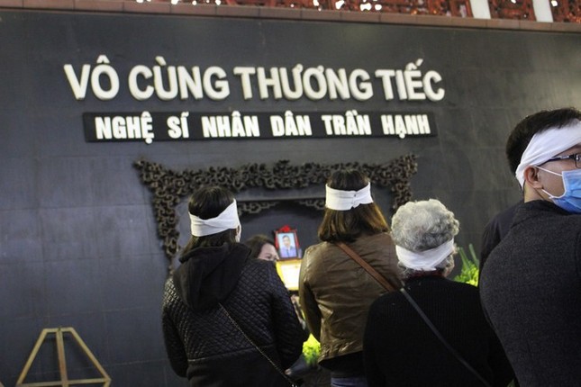 Showbiz 6/3: Tình trạng sức khoẻ của nghệ sĩ Hoàng Lan khiến nhiều người lo lắng ảnh 1