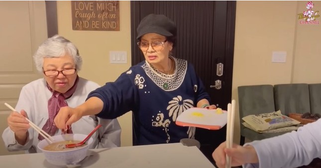 Showbiz 15/3: Vợ Vân Quang Long từ chối tiền ủng hộ của nghệ sĩ Việt cho con gái ảnh 2