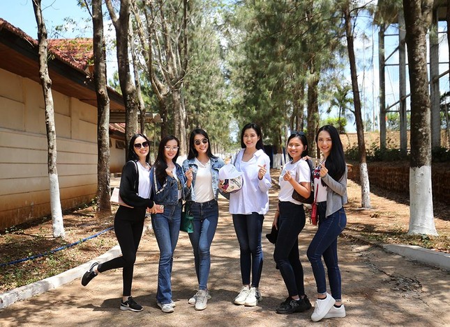 Đỗ Thị Hà và dàn người đẹp Hoa hậu Việt Nam 2020 selfie cùng HLV Kiatisuk ảnh 10