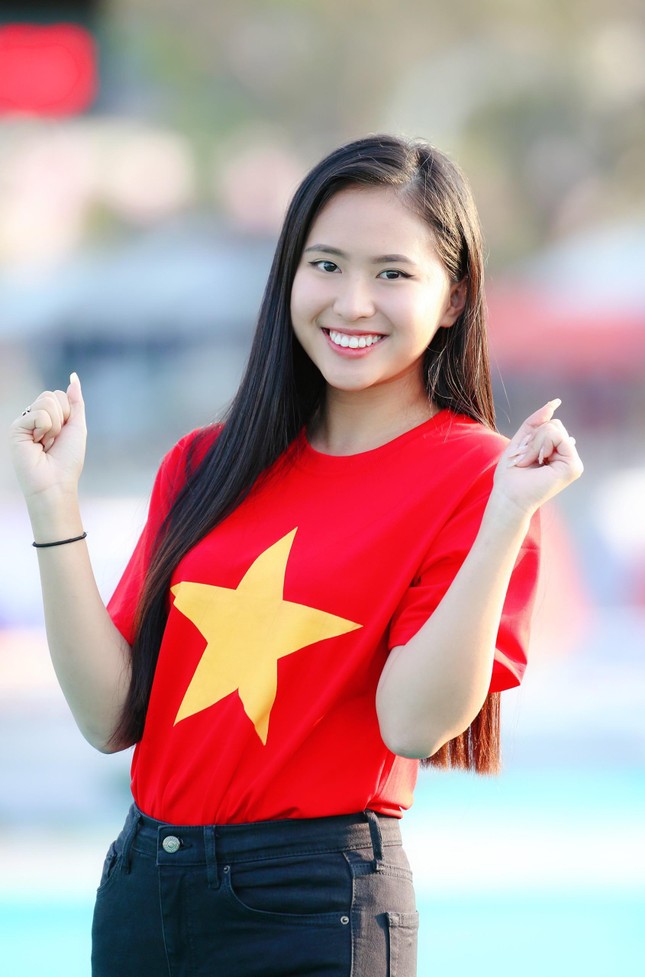 Đỗ Thị Hà và Trần Tiểu Vy đẹp 'bất phân thắng bại' khi đứng chung một khuôn hình ảnh 14