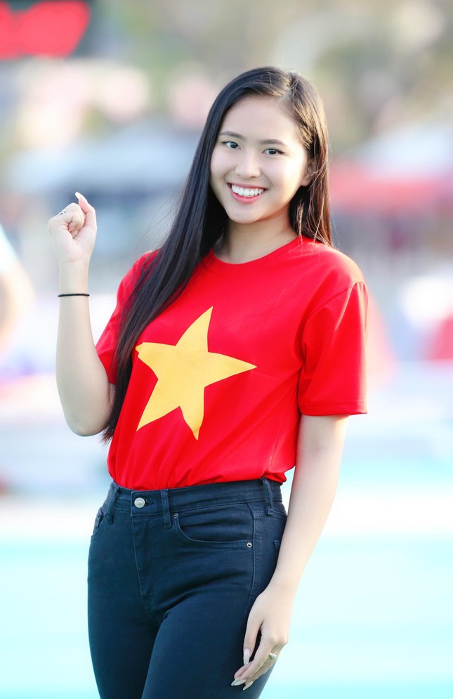 Đỗ Thị Hà và Trần Tiểu Vy đẹp 'bất phân thắng bại' khi đứng chung một khuôn hình ảnh 13