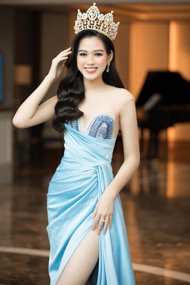 Đỗ Thị Hà ‘đọ sắc’ Đỗ Mỹ Linh: Người khoe chân dài miên man, người lưng trần quyến rũ ảnh 3