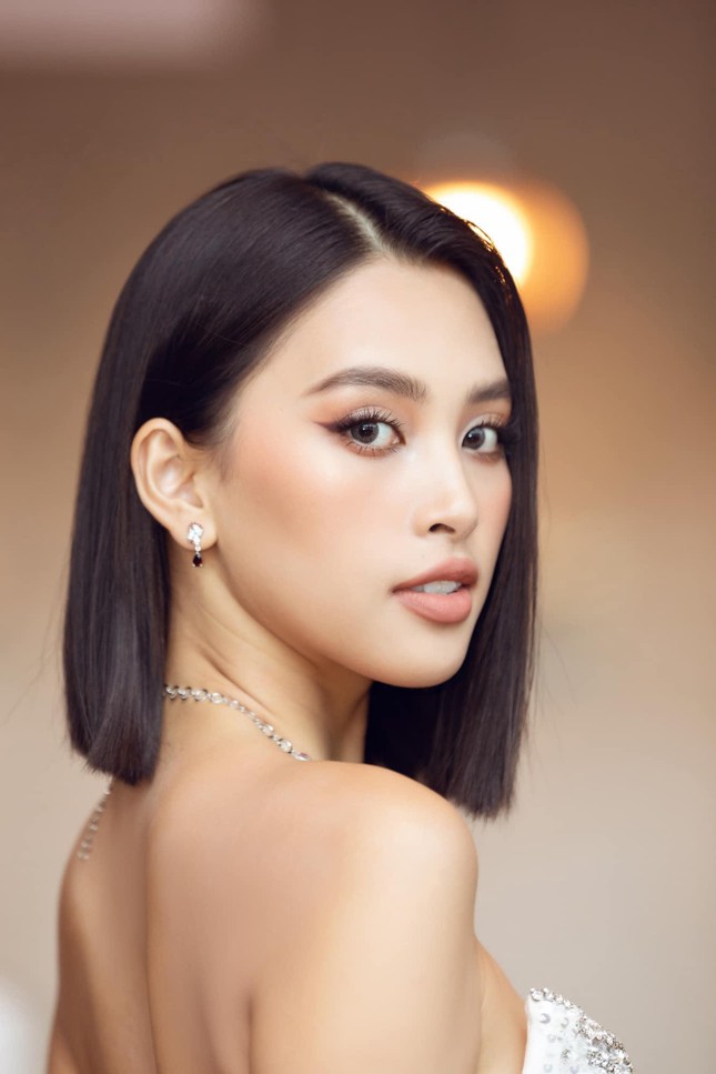 Hoa hậu Tiểu Vy mặc váy cúp ngực nóng bỏng, quyến rũ mê mẩn ảnh 11