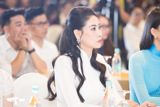 Hoa hậu Đỗ Thị Hà đẹp dịu dàng sánh vai cùng dàn hậu ‘đỉnh cao’ ảnh 4