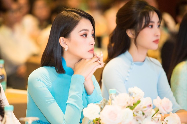 Hoa hậu Đỗ Thị Hà đẹp dịu dàng sánh vai cùng dàn hậu ‘đỉnh cao’ ảnh 6