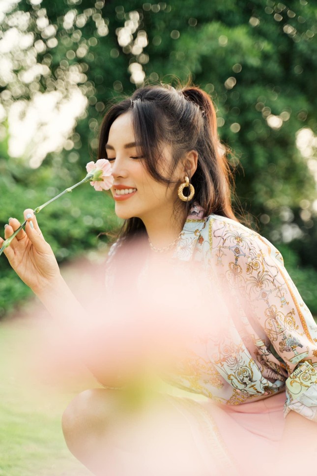 Hoa hậu Kỳ Duyên tung loạt ảnh bikini nóng hơn nắng hè ảnh 7