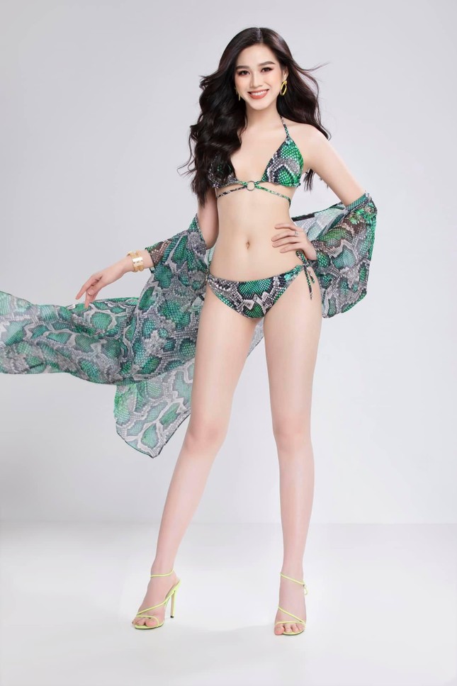 Hoa hậu Đỗ Thị Hà lần đầu tung ảnh bikini sau 6 tháng đăng quang ảnh 1