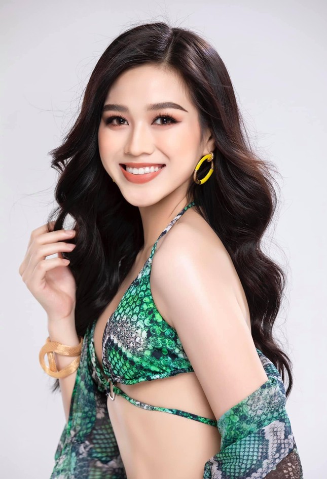 Hoa hậu Đỗ Thị Hà lần đầu tung ảnh bikini sau 6 tháng đăng quang ảnh 2